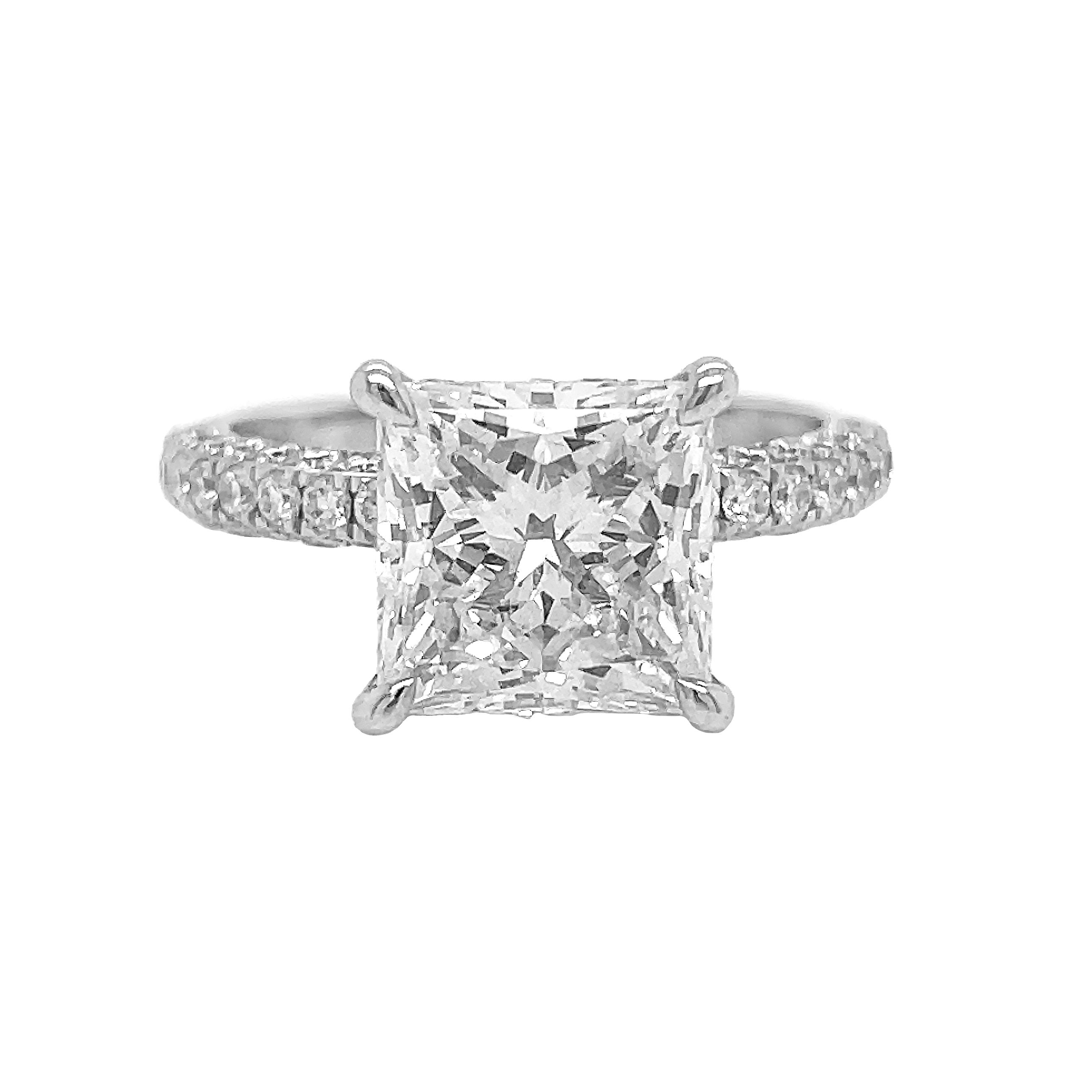 18kt White Gold Diamond Ring