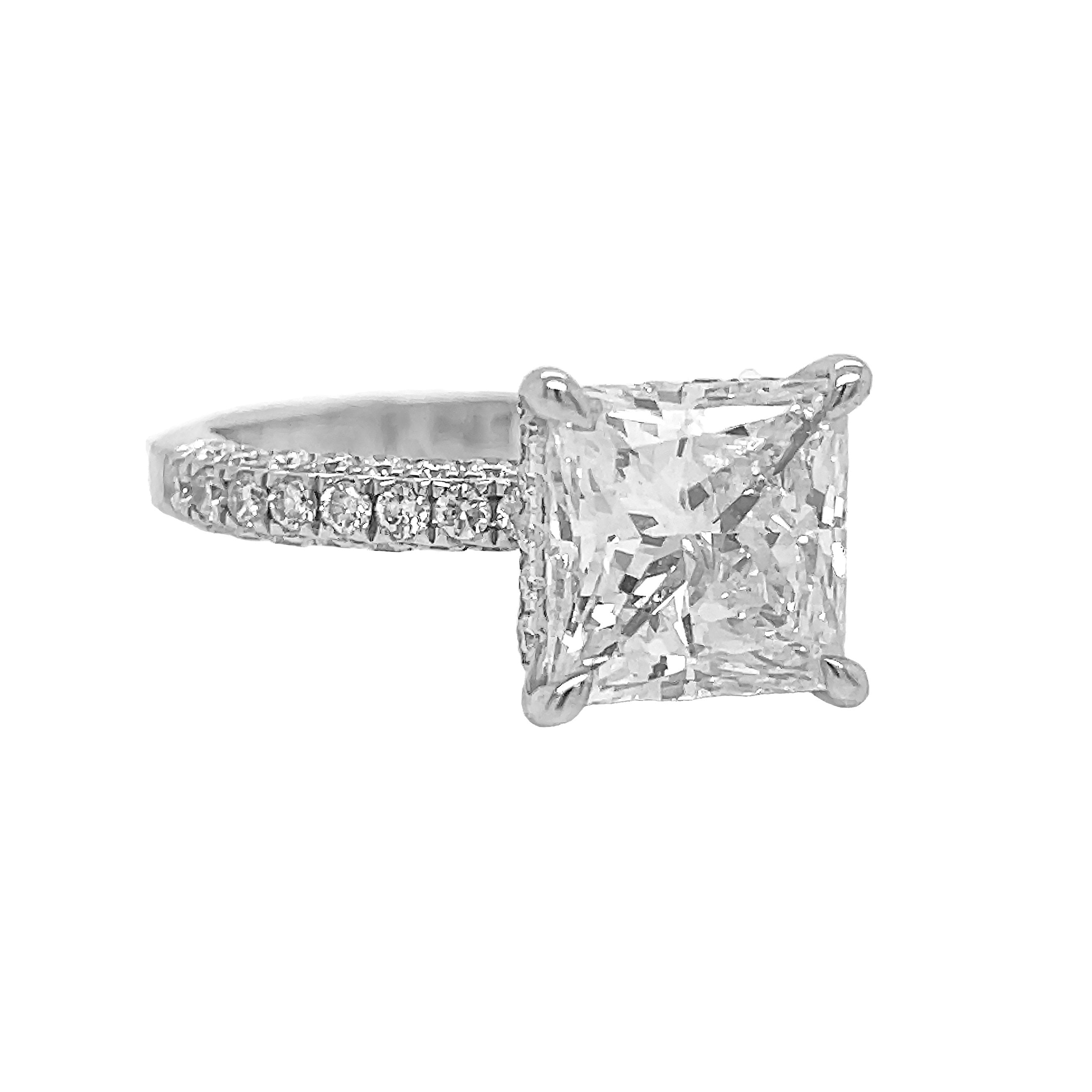 18kt White Gold Diamond Ring