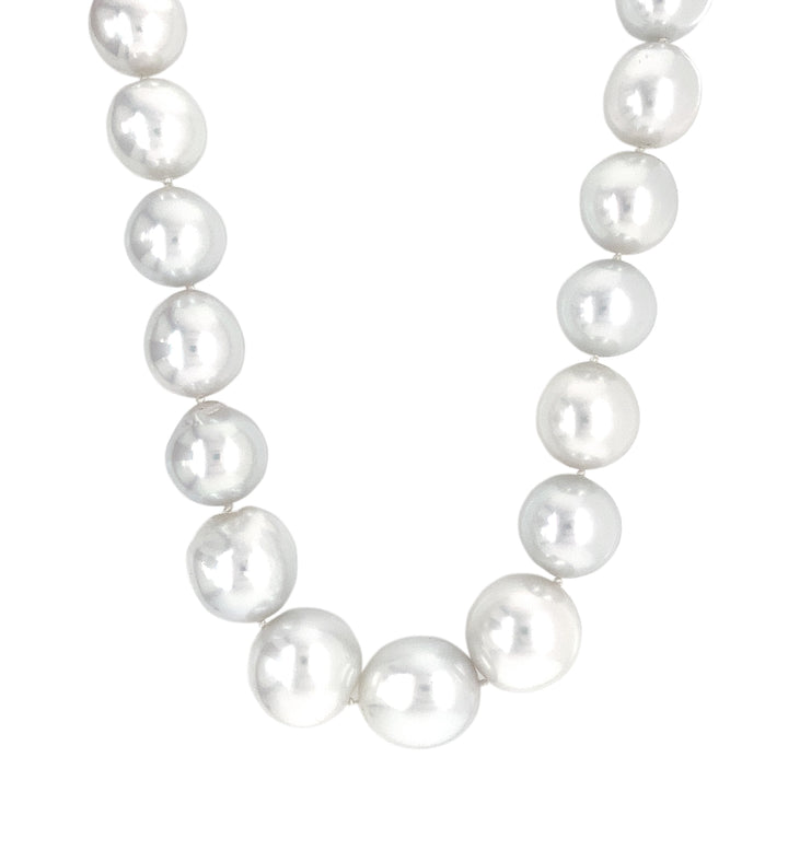18kt White Gold Diamond And Pearl Necklace