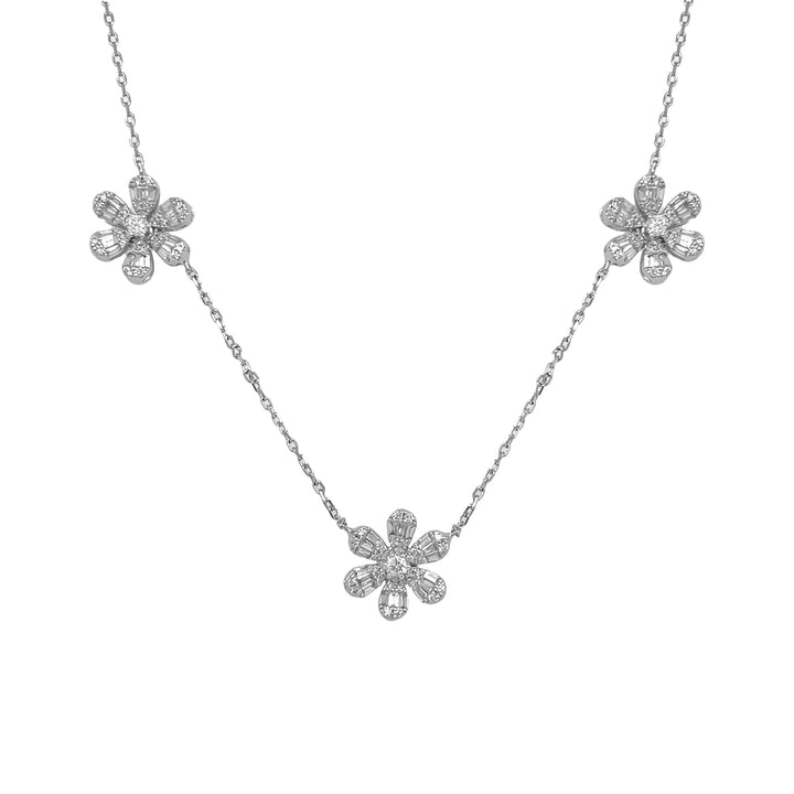 18kt White Gold Diamond Flower Necklace